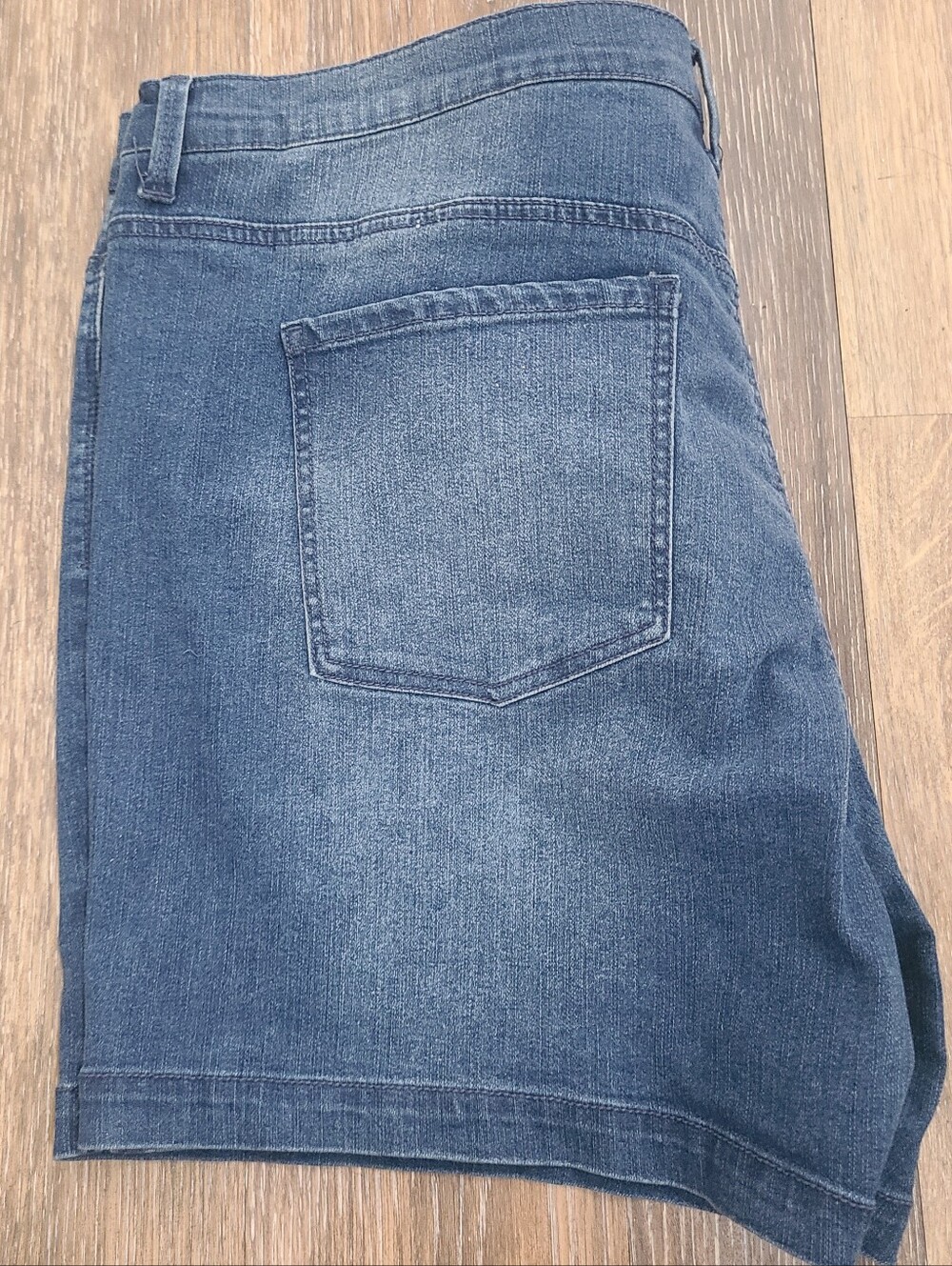 Gloria Vanderbilt Amanda Shorts Women's Size 20 New with tags - Picture 6 of 6